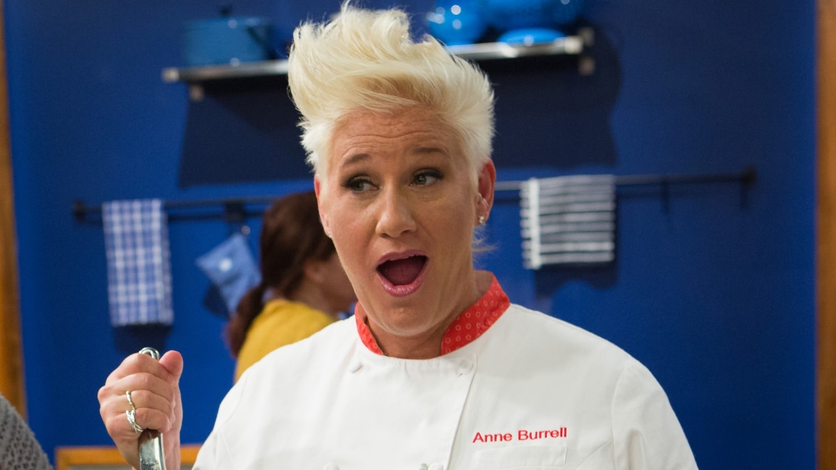 Read more about the article Anne Burrell Death Hoax Debunked! Chef Alive, Fans Relieved